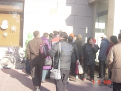12月4日中國「法制宣傳日」當天，近3,000名來自中國各地的訪民聚集在北京中央電視台門口抗議。