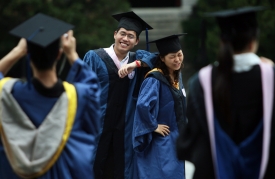 中國的大學畢業生迅速增加，讓高學歷就業市場面臨嚴重競爭。