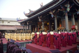 台北市大龍峒孔廟每年舉行的祭孔釋奠典禮以及表演八佾舞已經成為一項特色。