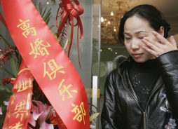 中國離婚率的上升，主要是由於經濟條件改善，更多女性有能力承受離婚後、獨立生活（或重新組合）的壓力。