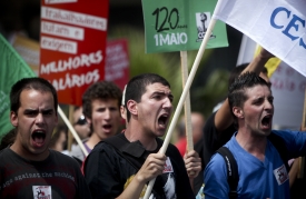 5月29日，葡萄牙里斯本，數萬公部門、私部門勞工走上街頭，抗議政府加稅、撙節支出。